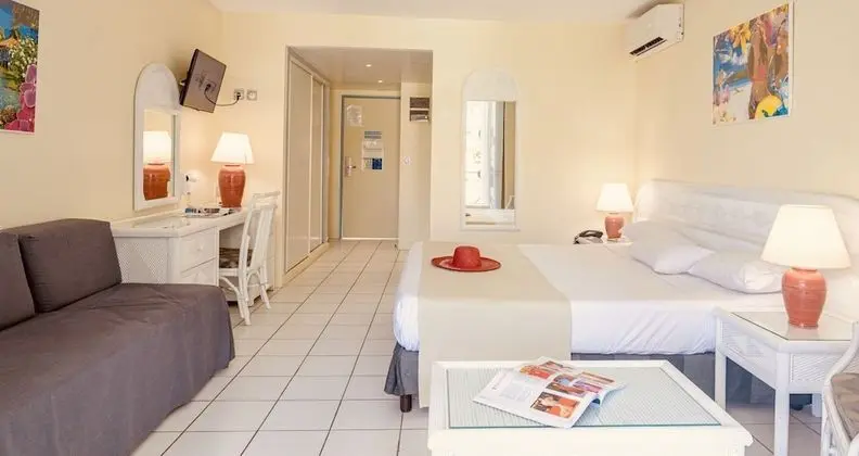 Studio vue piscine