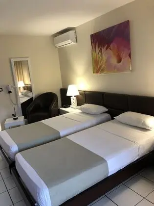 Studio vue piscine