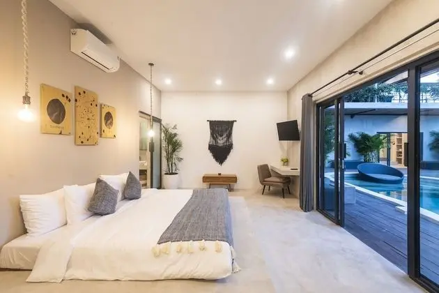 Deluxe Stüdyo, Havuz Manzaralı