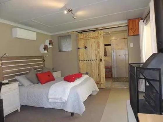 Cabin 1 (Lover's nest)