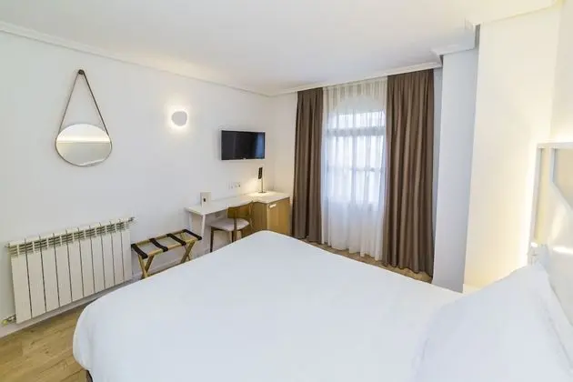 Büyük Yataklı Tek Kişilik Oda