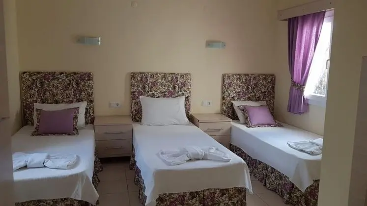 Triple, Bahçe Manzaralı