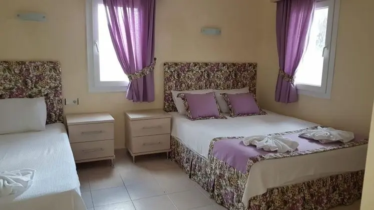 Triple, Bahçe Manzaralı