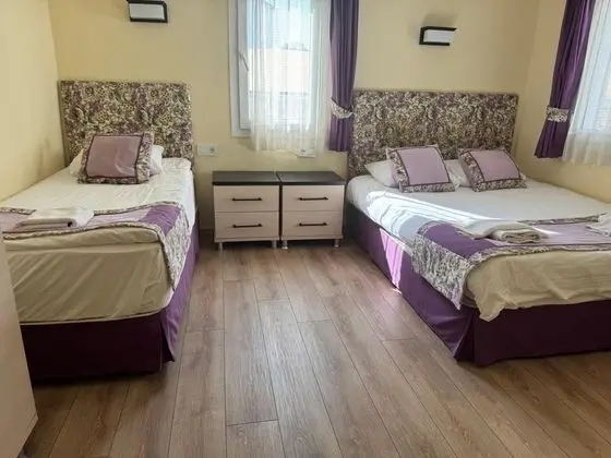 Triple,Bahçe Manzaralı