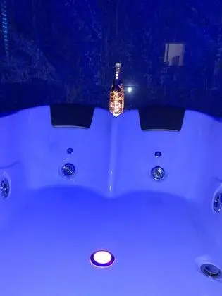 Luxury Stüdyo Süit, Sıcak Su Havuzu