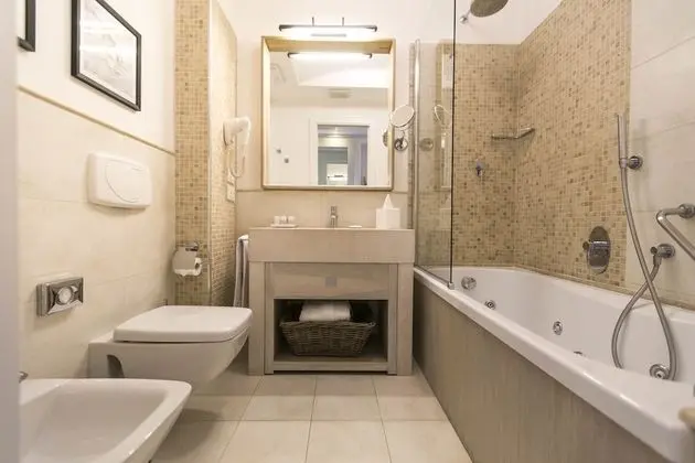 Junior Tek Büyük Yataklı Oda, 1 Yatak Odası, Balkon, Kısmi Deniz Manzaralı