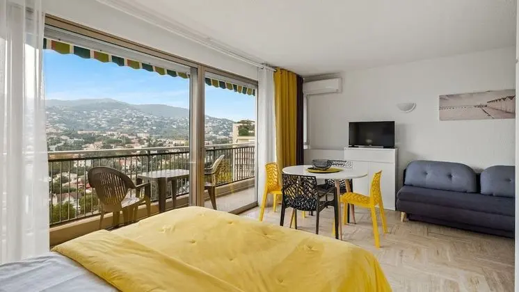 Family Oda, Dağ Manzaralı