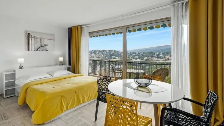 Family Oda, Dağ Manzaralı