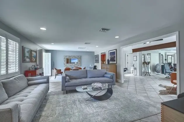 Ev (Canopy Cottage on Siesta Key)