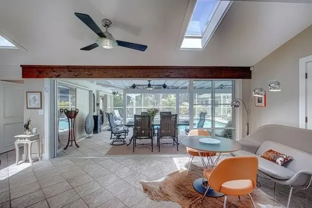 Ev (Canopy Cottage on Siesta Key)