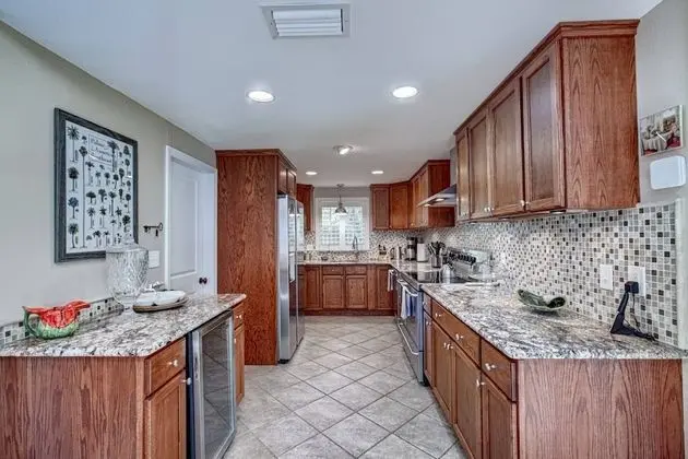 Ev (Canopy Cottage on Siesta Key)