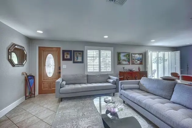 Ev (Canopy Cottage on Siesta Key)
