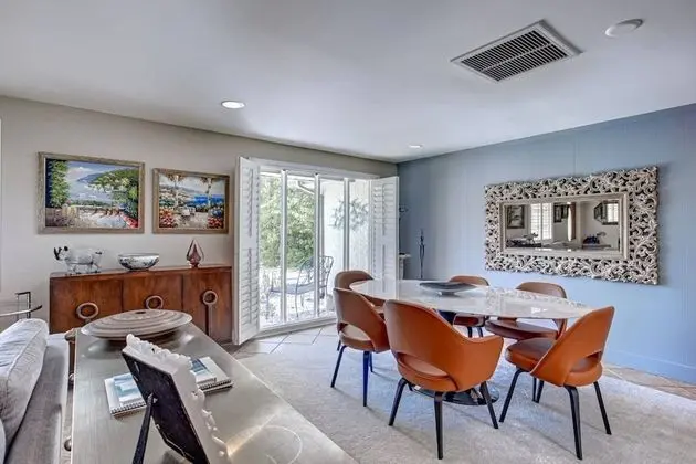 Ev (Canopy Cottage on Siesta Key)