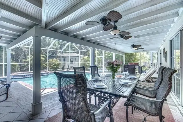 Ev (Canopy Cottage on Siesta Key)