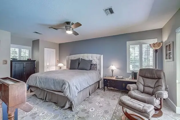 Ev (Canopy Cottage on Siesta Key)