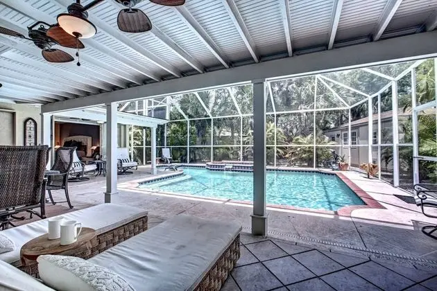 Ev (Canopy Cottage on Siesta Key)