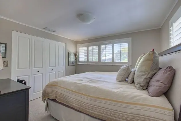 Ev (Canopy Cottage on Siesta Key)