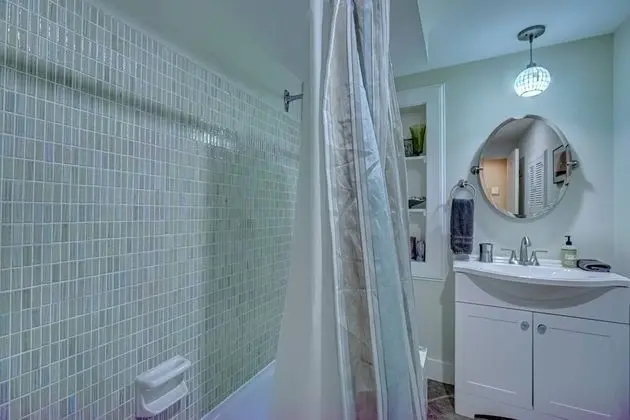 Ev (Canopy Cottage on Siesta Key)