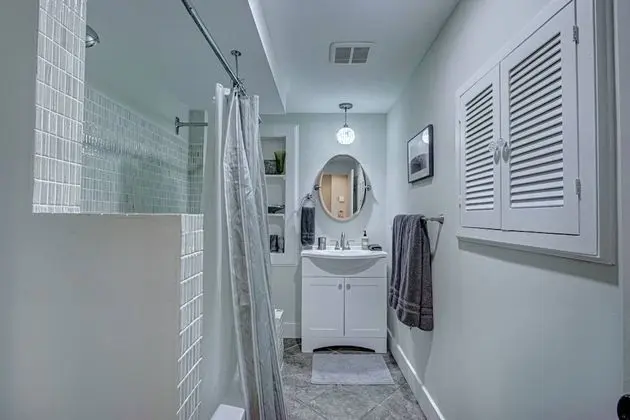 Ev (Canopy Cottage on Siesta Key)