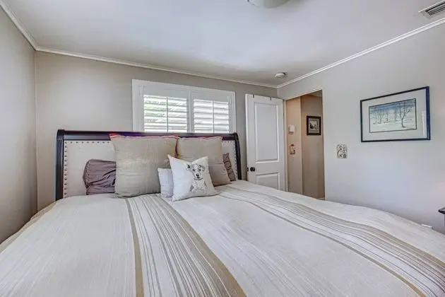 Ev (Canopy Cottage on Siesta Key)