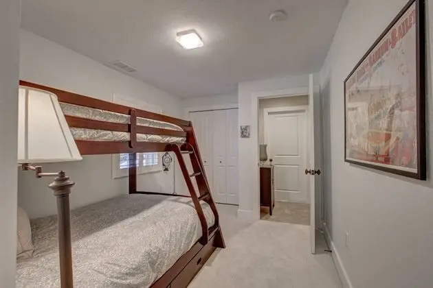 Ev (Canopy Cottage on Siesta Key)