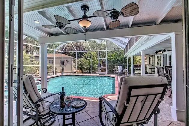 Ev (Canopy Cottage on Siesta Key)