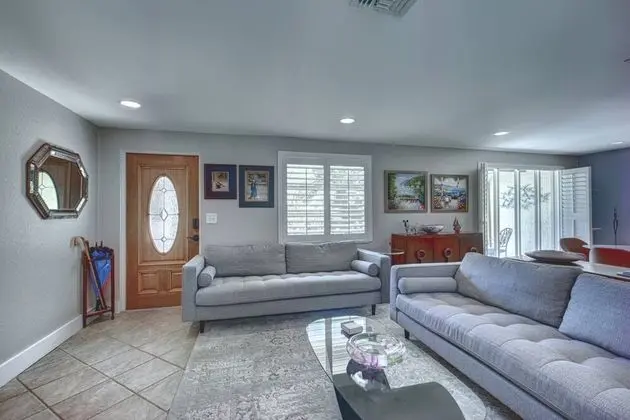 Ev (Canopy Cottage on Siesta Key)
