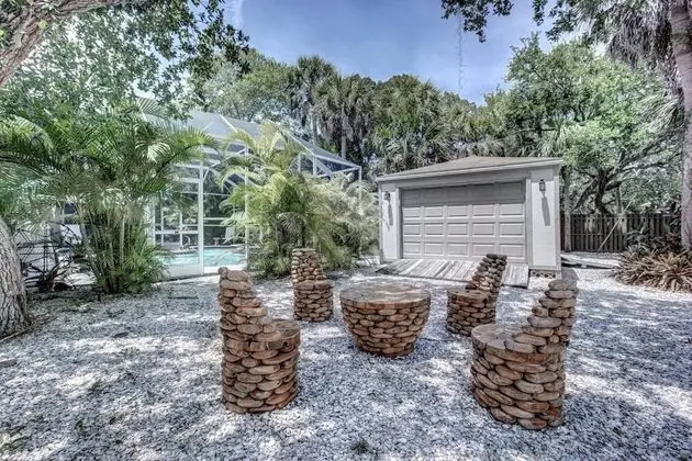 Ev (Canopy Cottage on Siesta Key)