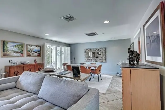 Ev (Canopy Cottage on Siesta Key)