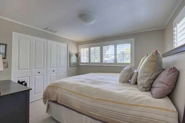 Ev (Canopy Cottage on Siesta Key)