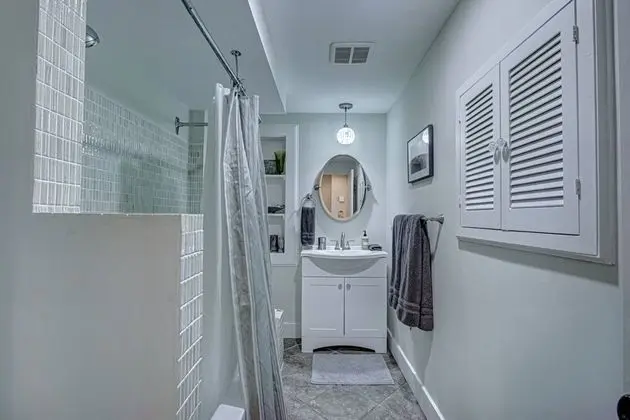 Ev (Canopy Cottage on Siesta Key)