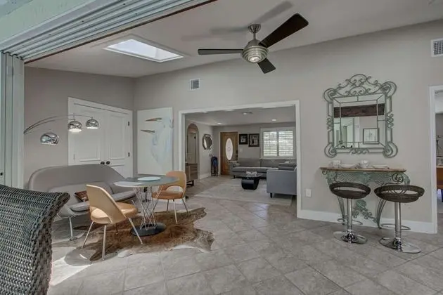 Ev (Canopy Cottage on Siesta Key)