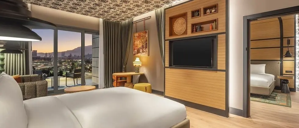https://i.travelapi.com/lodging/121000000/120310000/120302900/120302837/b28baf80_z.jpg