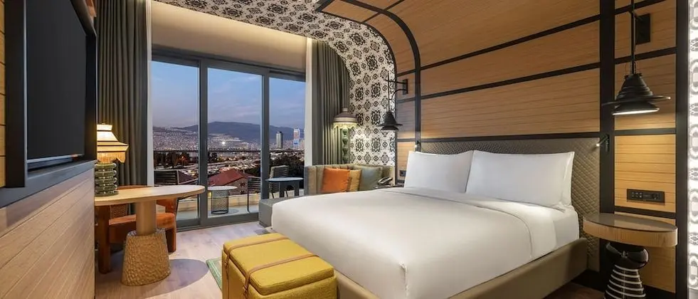 https://i.travelapi.com/lodging/121000000/120310000/120302900/120302837/e88d4a85_z.jpg