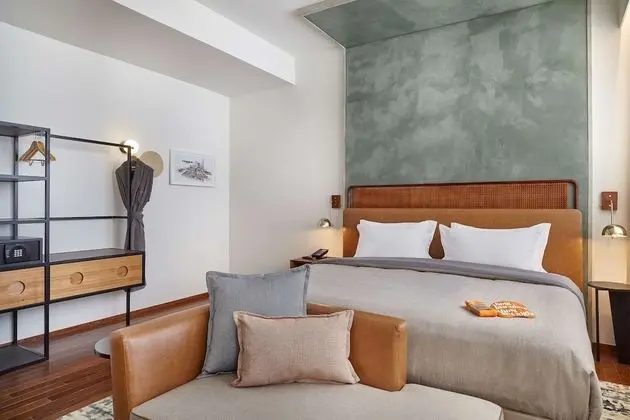 1 King Bed Premium Room