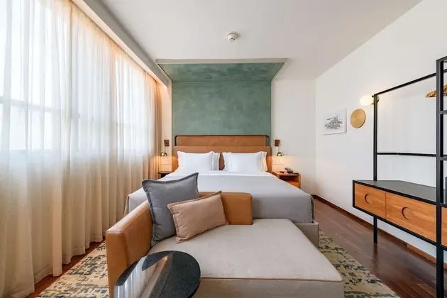 1 King Bed Premium Room