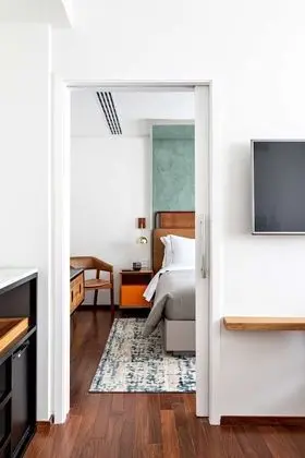 1 King Bed Standard Hearing Accessible