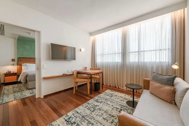1 King Bed Standard Hearing Accessible