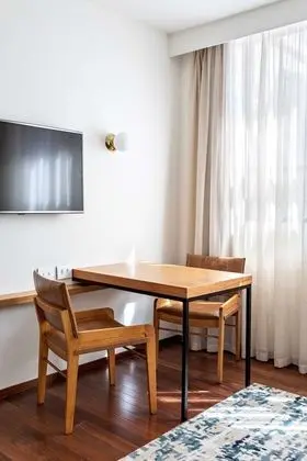 1 King Bed Standard Hearing Accessible