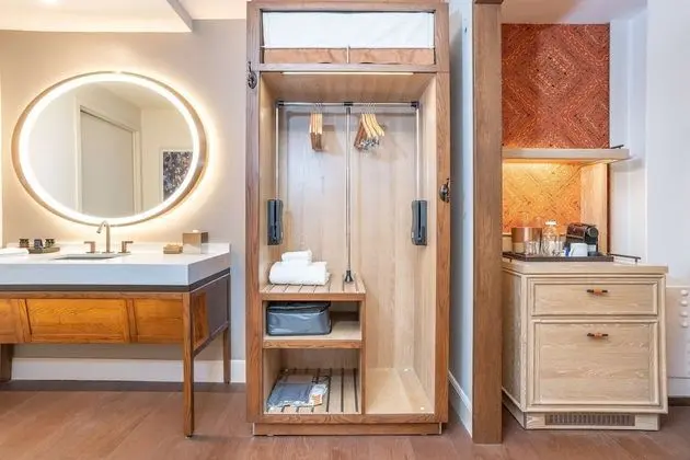 Deluxe Oda, 1 En Büyük (King) Boy Yatak, Engellilere Uygun (Mobility, Roll-in Shower)