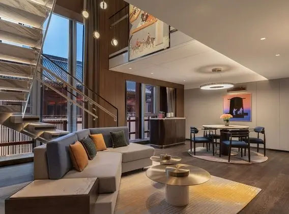 Çatı Katı (Loft), 1 En Büyük (King) Boy Yatak (Canopy)