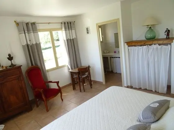 Tek Büyük veya İki Ayrı Yataklı Oda (Nais)