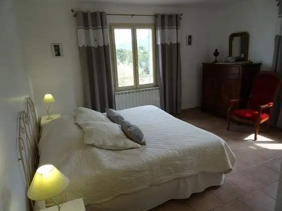 Tek Büyük veya İki Ayrı Yataklı Oda (Nais)