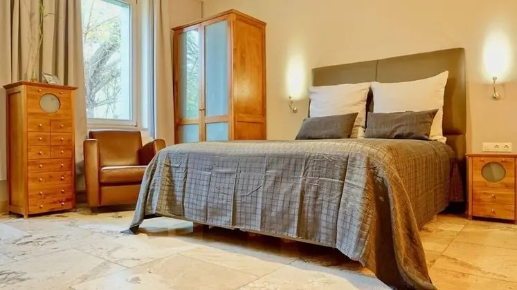 Business Tek Büyük Yataklı Oda