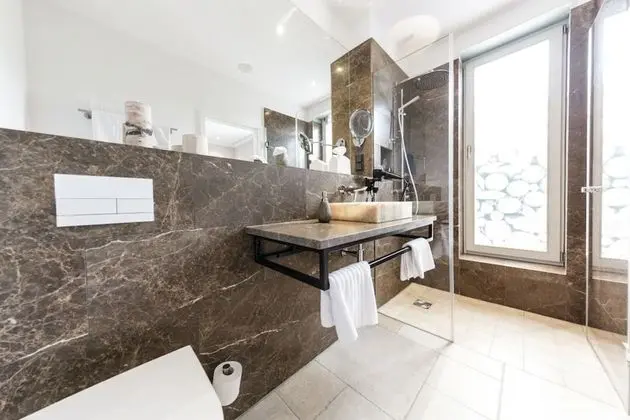 Business Tek Büyük Yataklı Oda