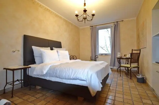 Classic Tek Büyük Yataklı Oda