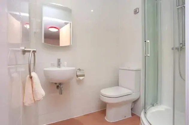 Tek Büyük Yataklı Oda (3/4 Size Small Double Bed)