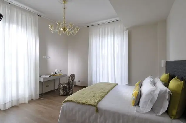 Luxury Tek Büyük Yataklı Oda