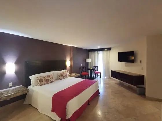 2 Bedroom Luxury Suite