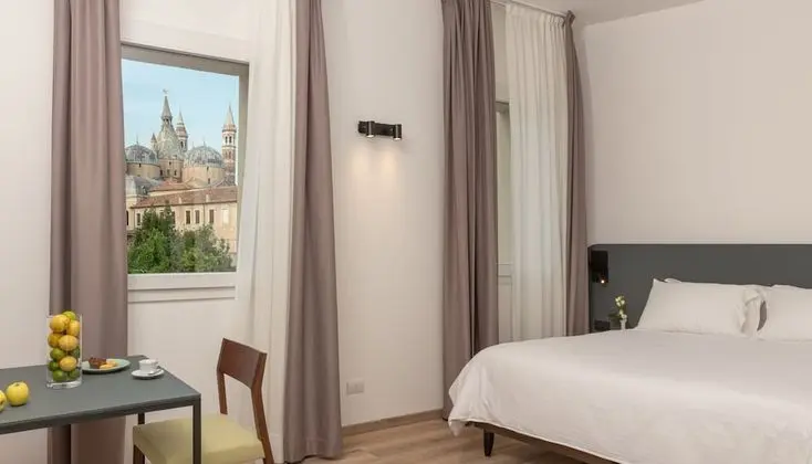 Panoramic Tek Büyük Yataklı Oda